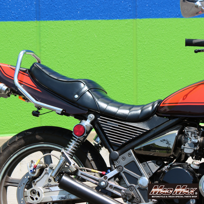 カワサキ ゼファーχ レザー タックロールシート ブラック [株式会社