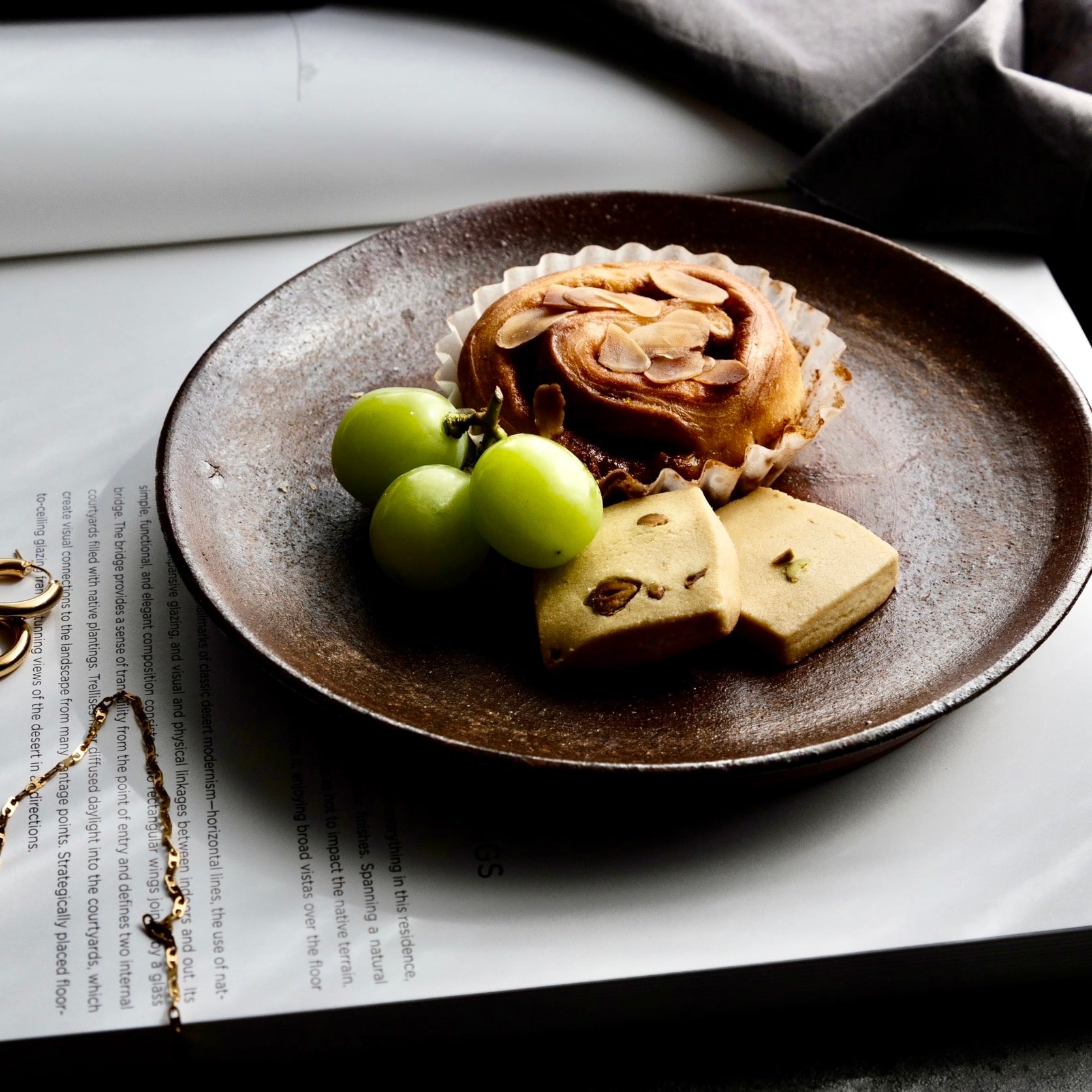 ルビーエンボスプレート［備前焼］