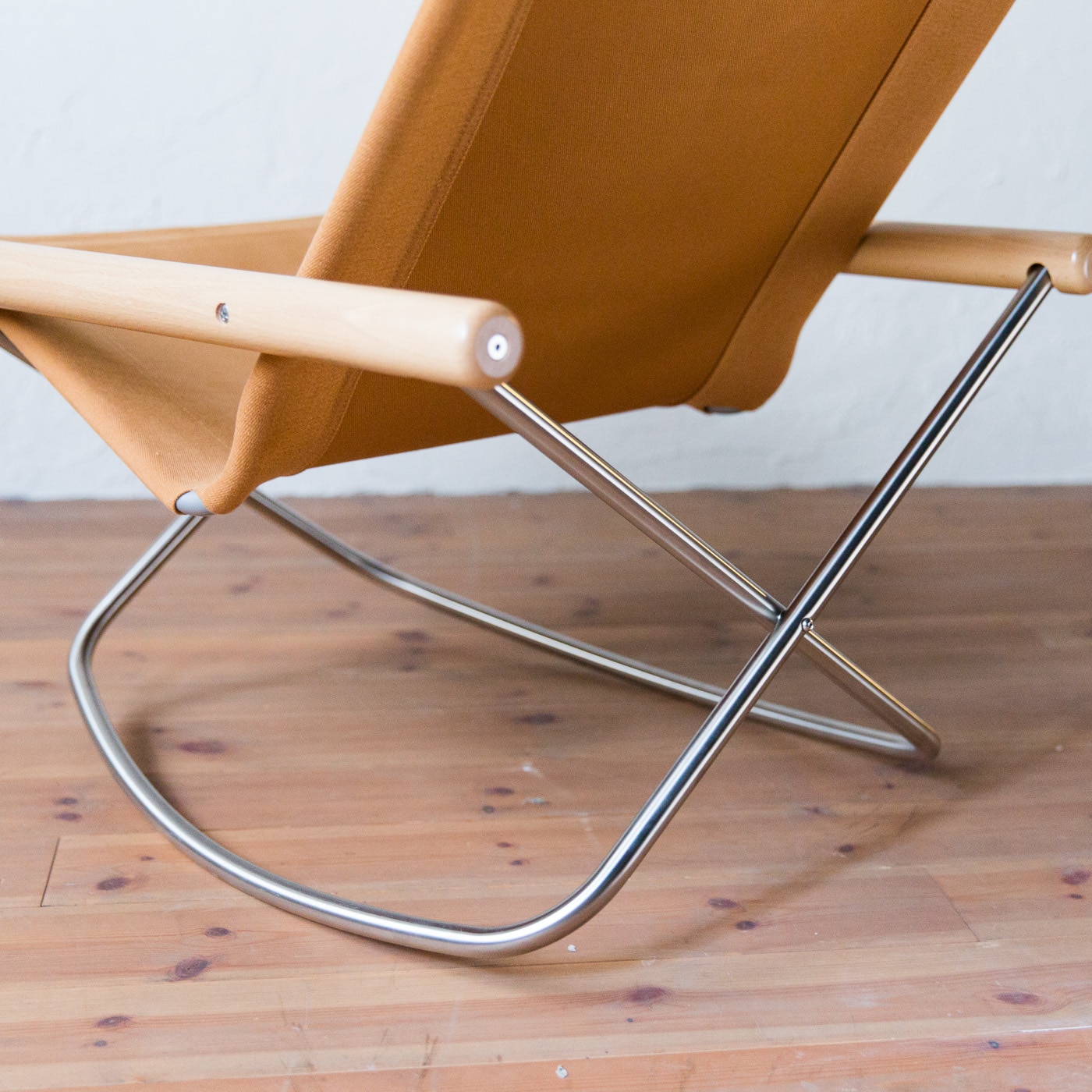 ニーチェア エックス ロッキング (木部ダークブラウン シートキャメル