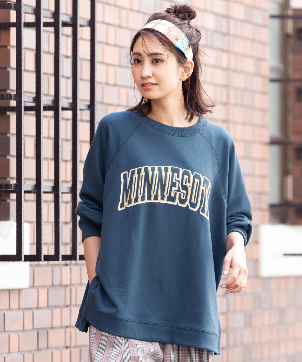 ビッグスウェット レディース トップス カレッジロゴ サイドスリット