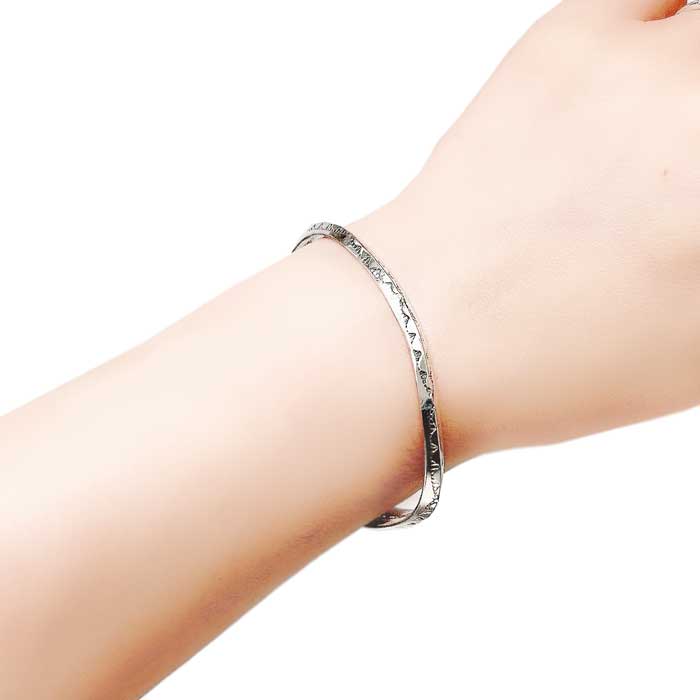 インディアンジュエリー ナバホ族 スタンプ シルバー バングルINDIAN