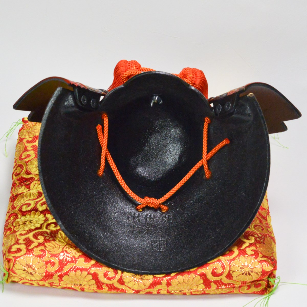 名入れ木札無料 出世兜 鉄製 特大 ( 退職祝い 定年 五月人形 兜 武者