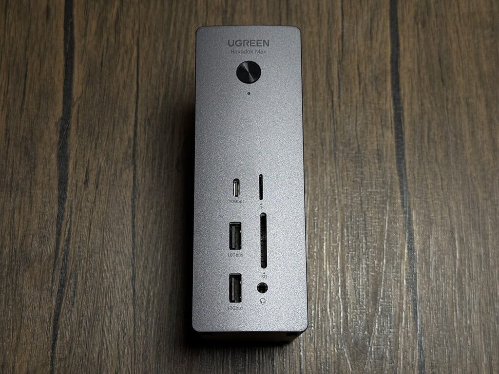 UGREEN Revodok 13-in-1 Thunderbolt 5 ドッキングステーションを