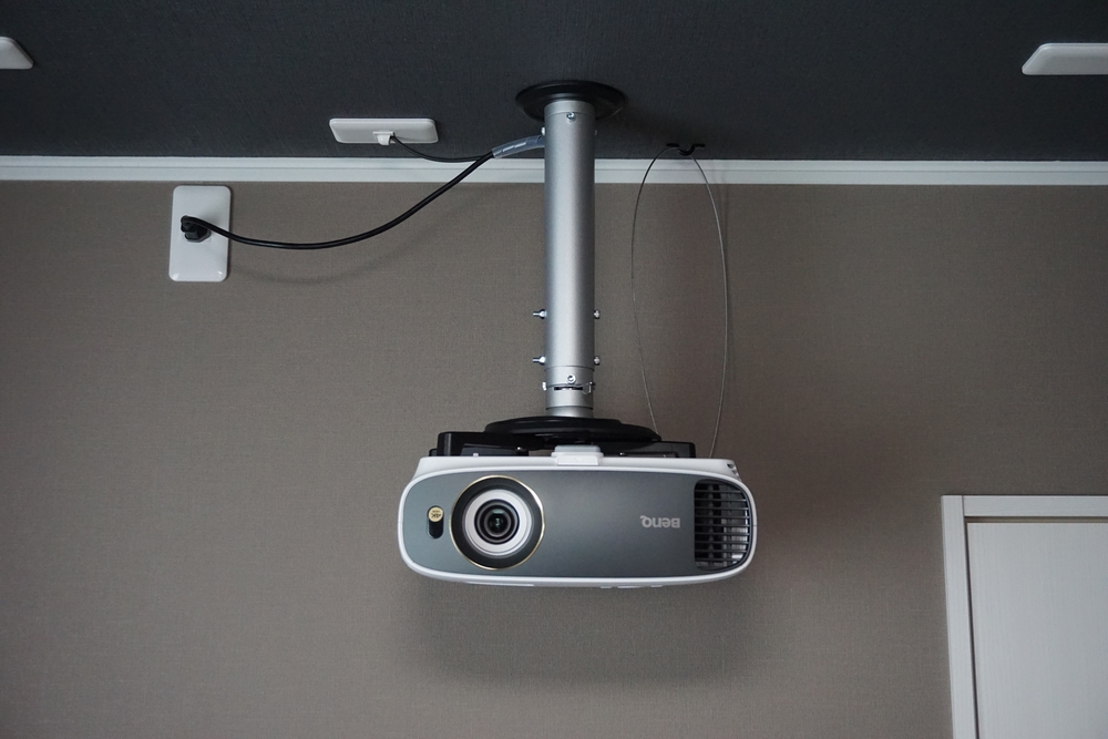 プロジェクター天吊り設置