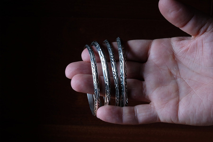 RAY ADAKAI｜レイアダカイ Round Bangle - Silver and Gold