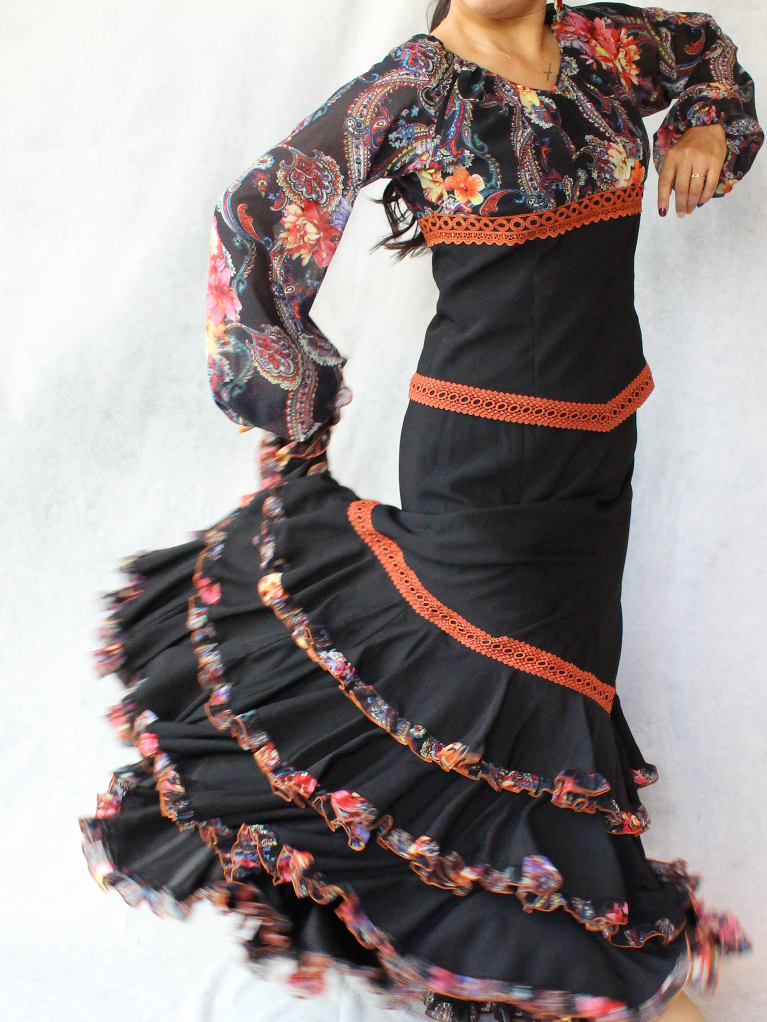 Sonia Johnes | フラメンコ衣装のソニア・ジョーンズ 公式ブランドサイト