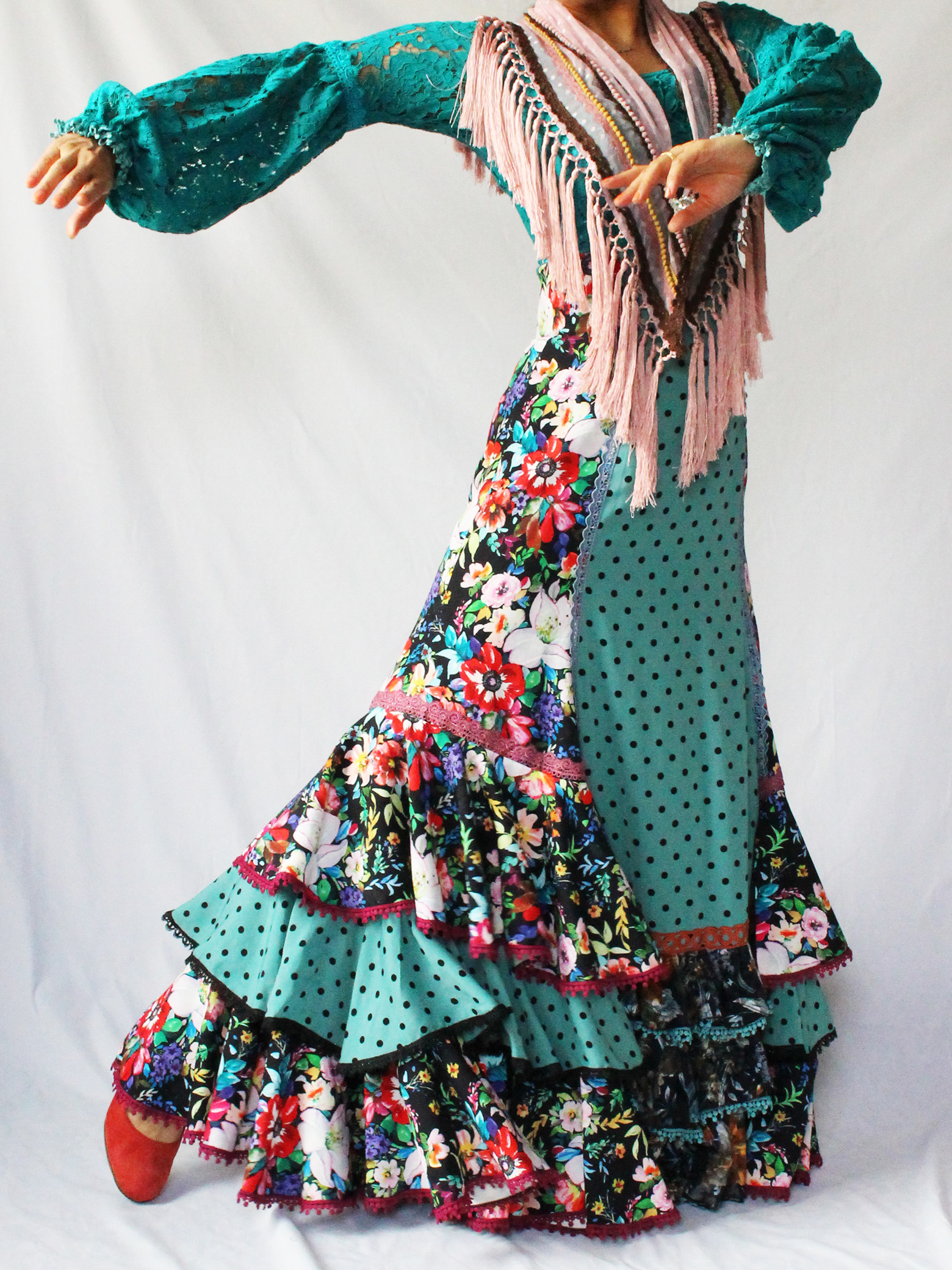 Sonia Johnes | フラメンコ衣装のソニア・ジョーンズ 公式ブランドサイト