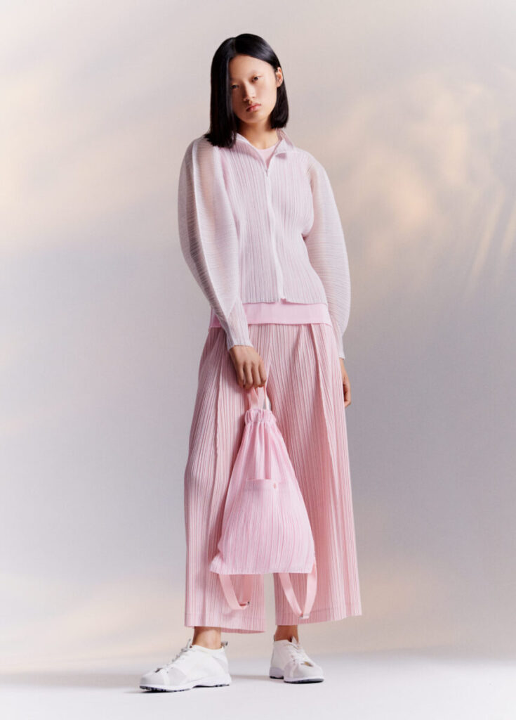 PLEATS PLEASE ISSEY MIYAKEより「WIND」をテーマにした春夏アイテムが