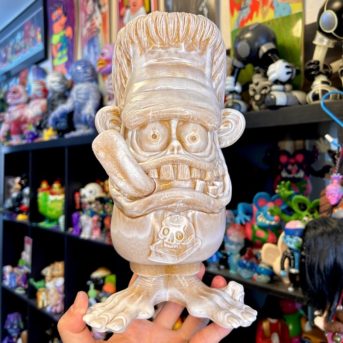 BlackBook ToyからMonster Farmとの「Boo」が「WH x GOLD Glitter」に