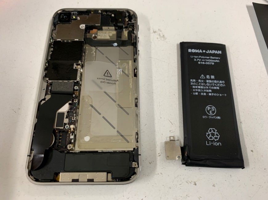 iPhone4s修理出来ます！充電出来ない症状が所要時間30分で改善！放電し