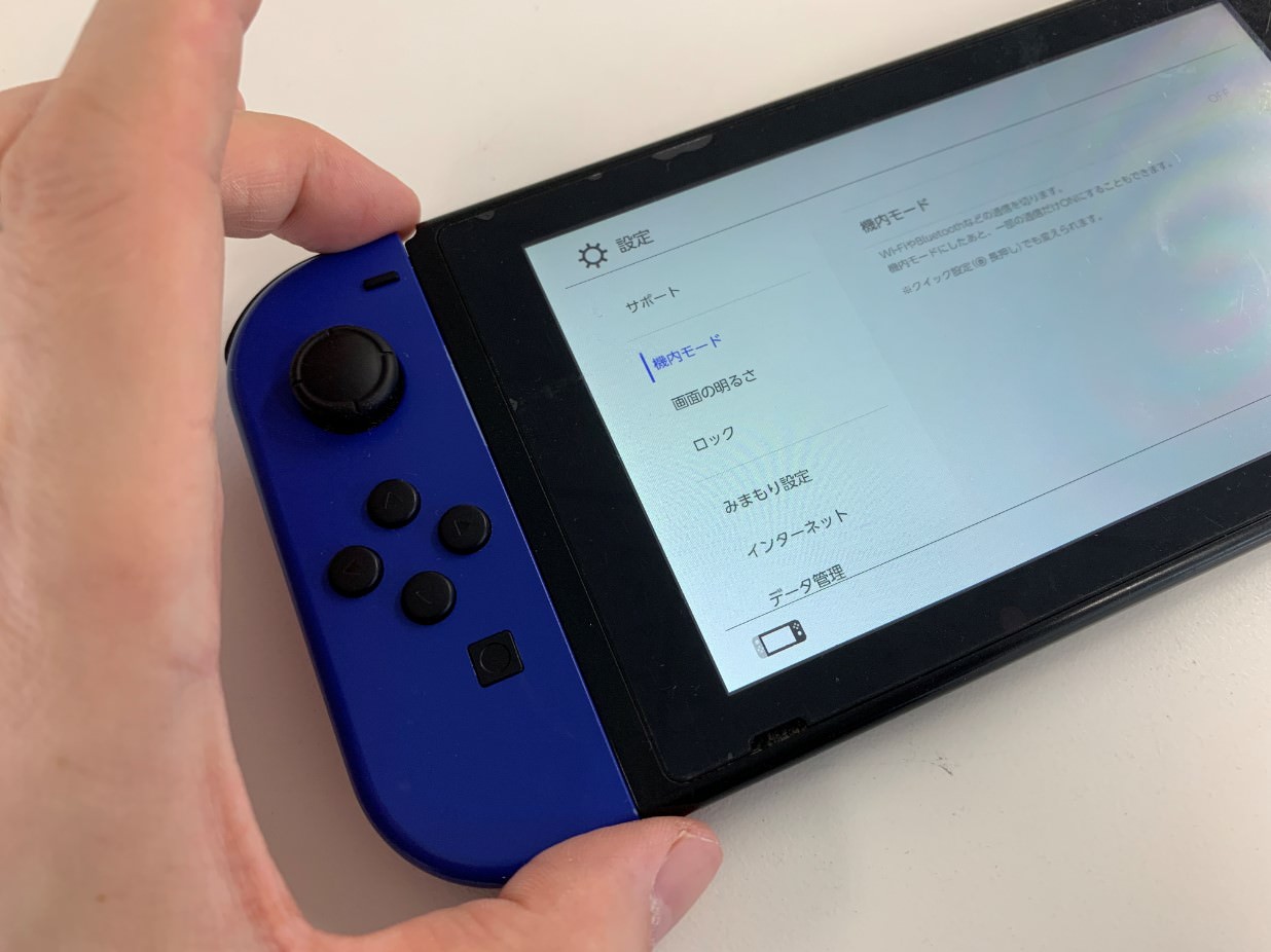 Switchのジョイコン認識不良】本体に挿しても接続しない！本体側の