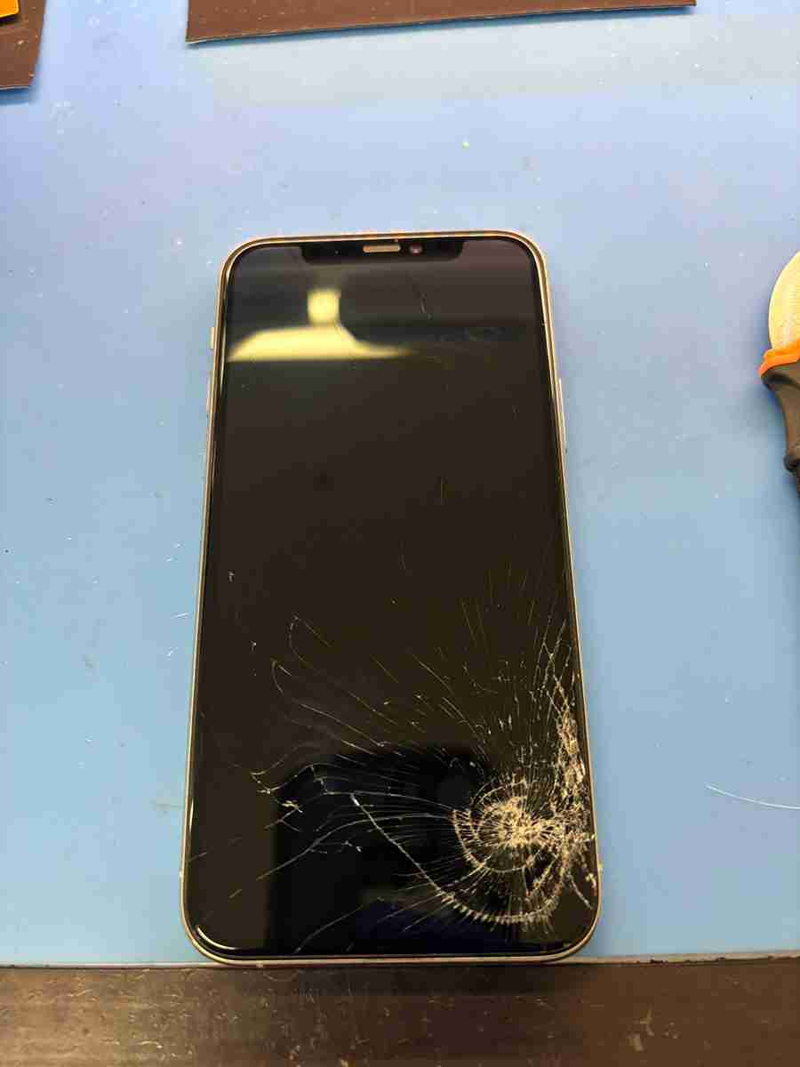 iPhone画面修理】画面割れも即日対応！昭島・立川・福生からアクセス