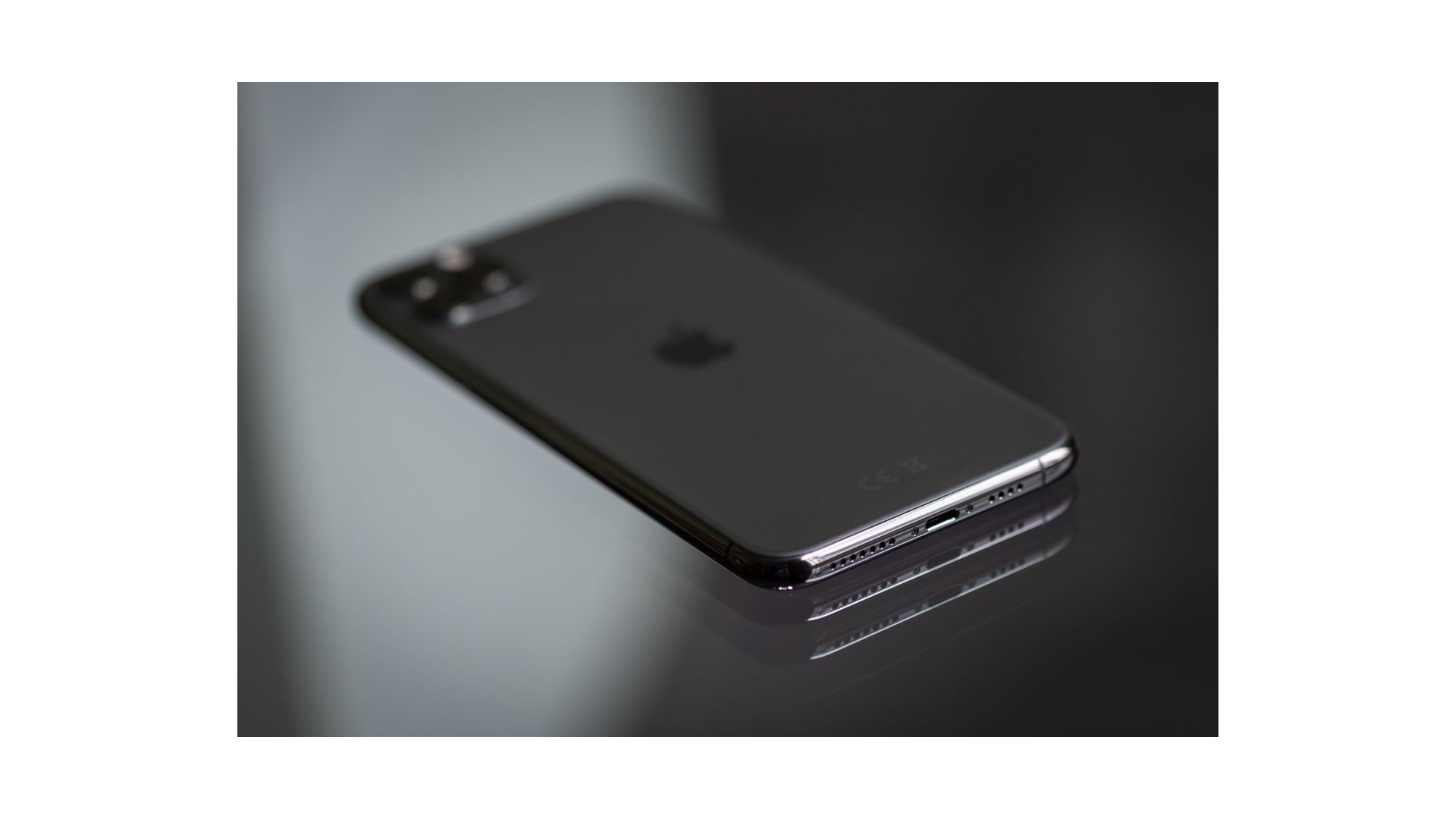 iPhone12は水没しても大丈夫？水没マークの確認方法とおすすめの対処法