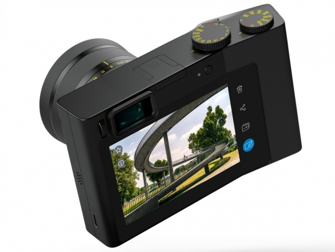 超高価70万円！スマホとカメラの嵌合体「ZEISS ZX1」にマニアが下す