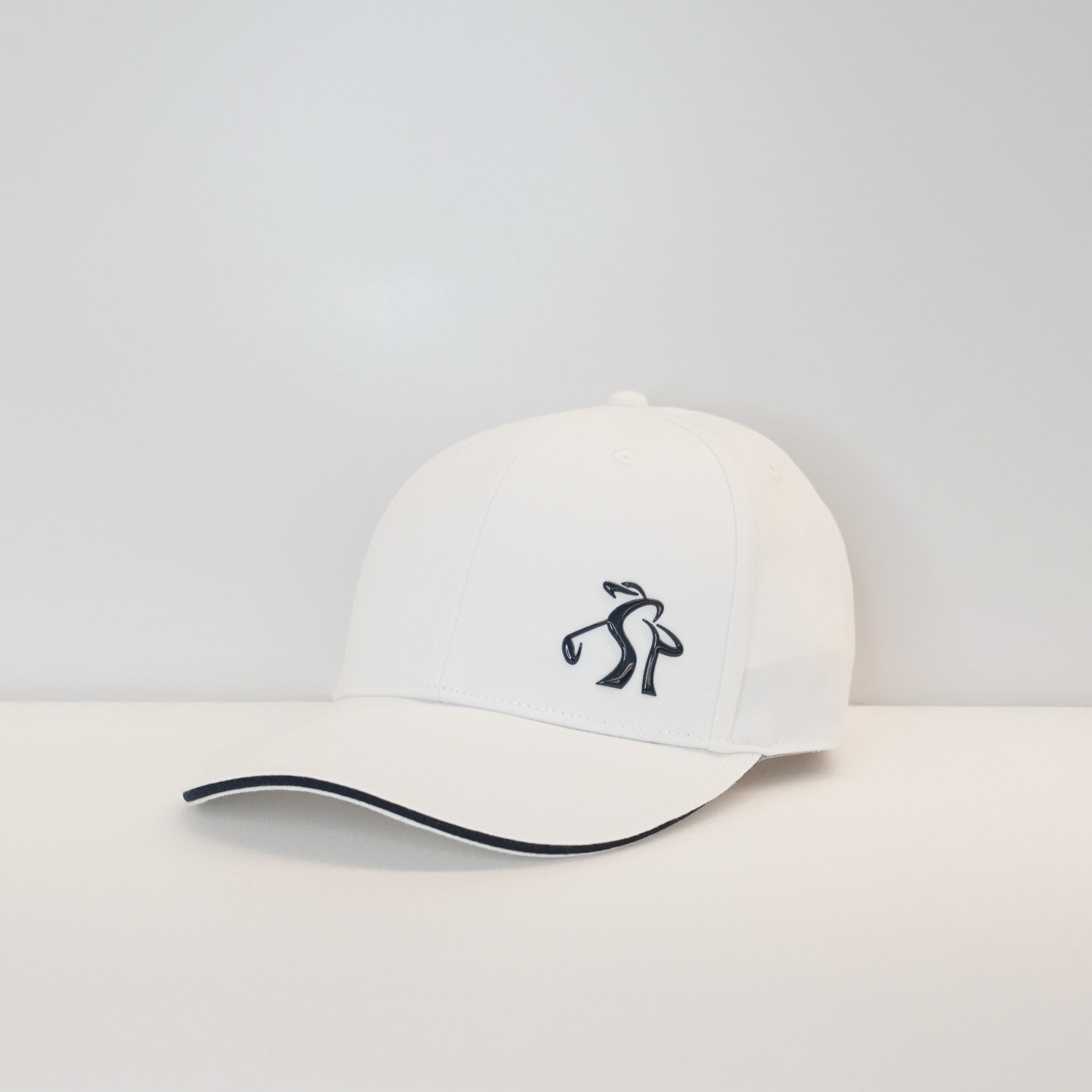 大会ロゴ入りキャップ（ホワイト・ロゴ小） – サントリースポーツ