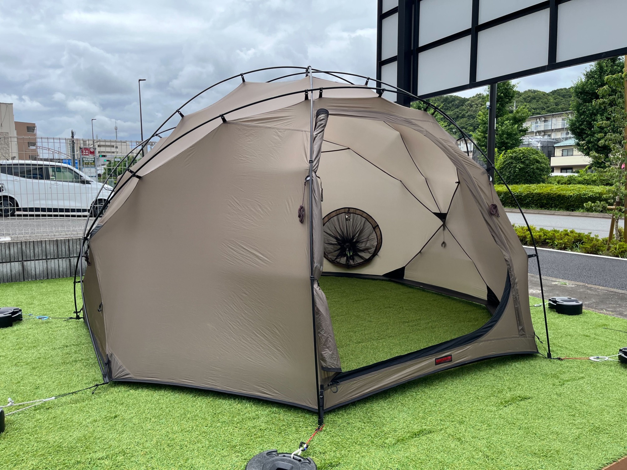 ソロキャンプに最適！居住空間が充実しているバックカントリーの