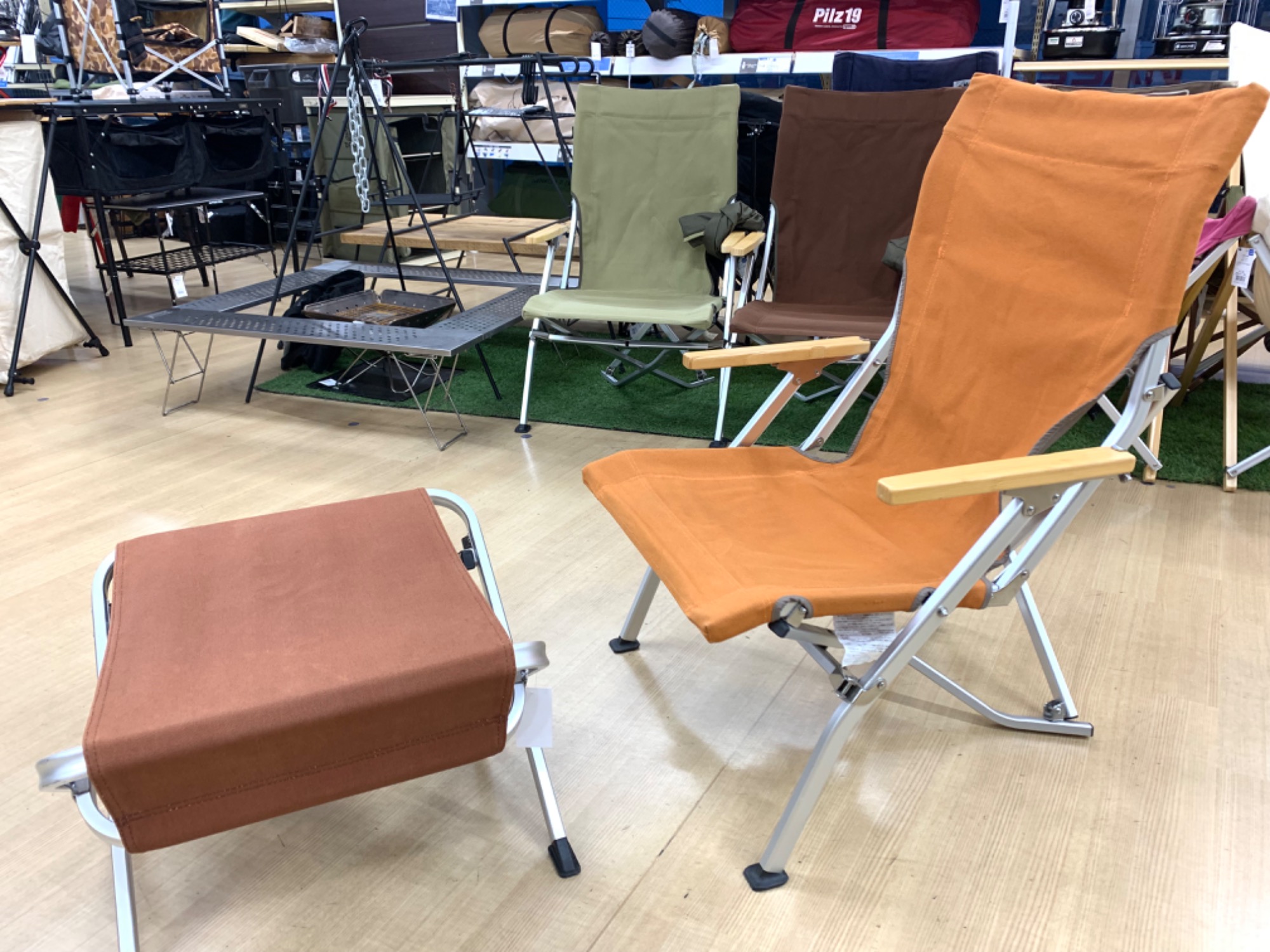妥協を許さない奇跡的なチェア【スノーピークのローチェアが各色入荷