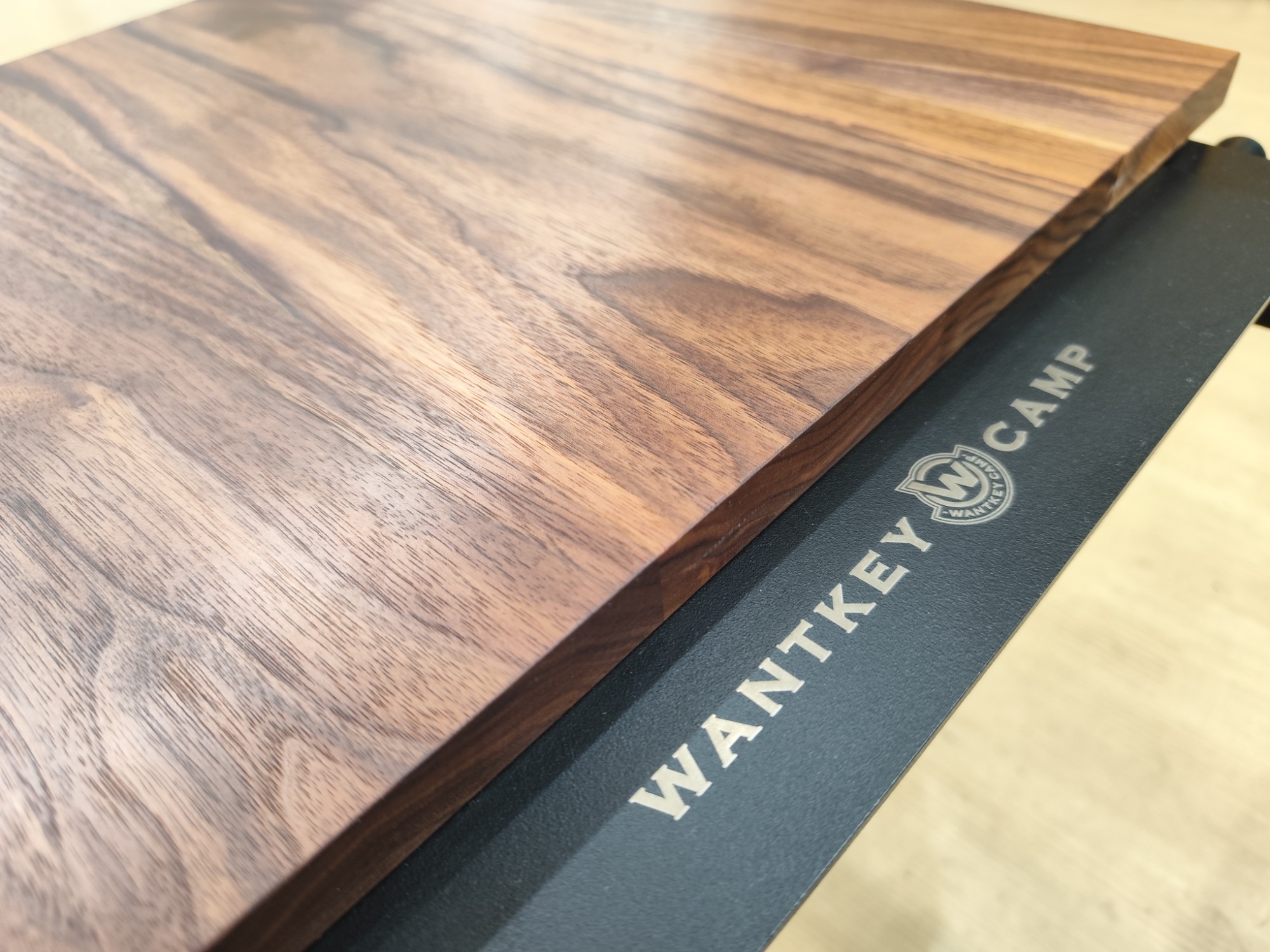 カッコよさと機能性が溢れた逸品！『WANTKEY STG TABLE』[2024.07.04