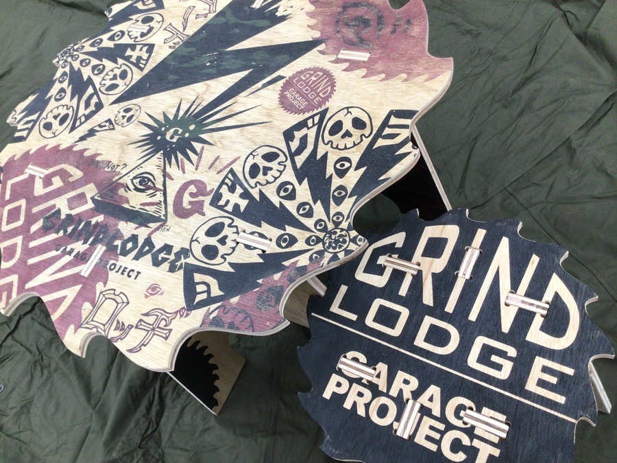 生刷りの味がたまりません！グラインドロッヂのスツールご紹介