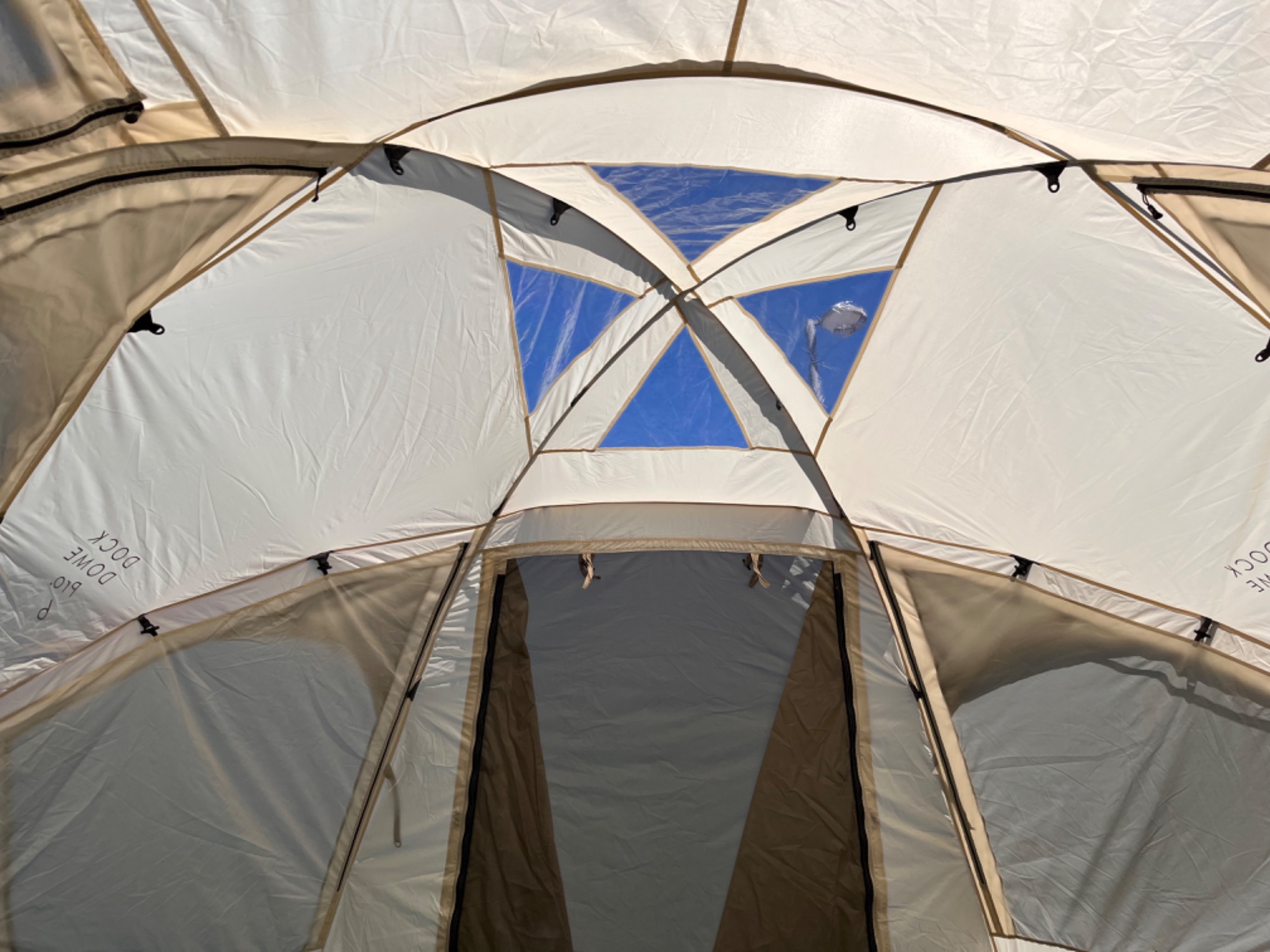 ドックドーム pro.6 アイボリーで高級感のあるキャンプを[2023.08.02