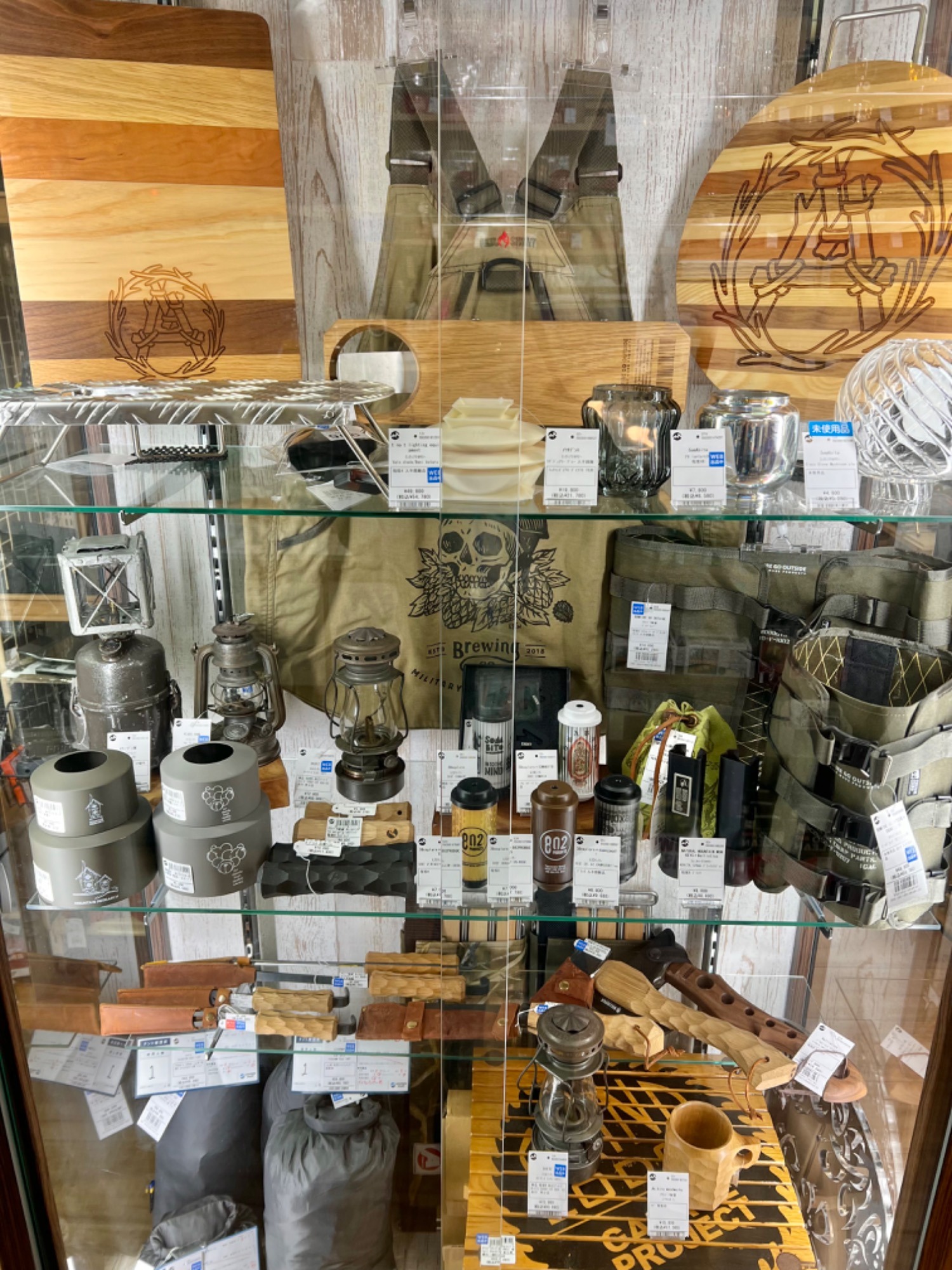 ストライプのポップデザインがキュート！ネイタルデザインカーミット