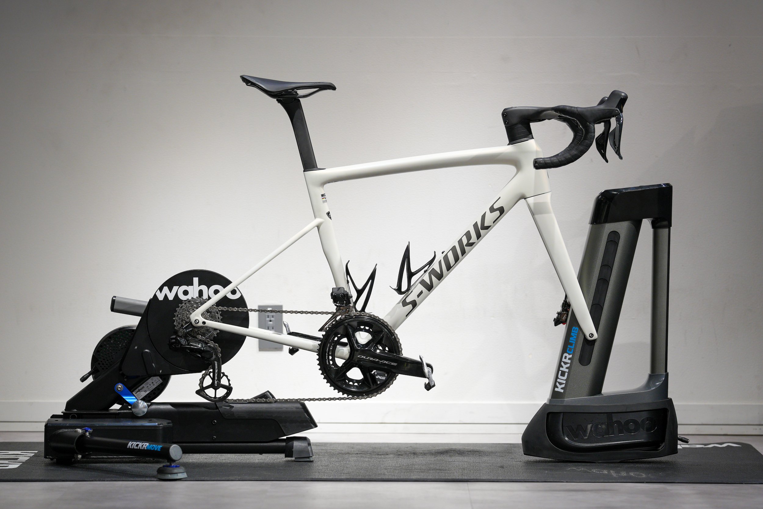 実走行に一番近いローラー台「Wahoo KICKR」シリーズ常設中！スマート