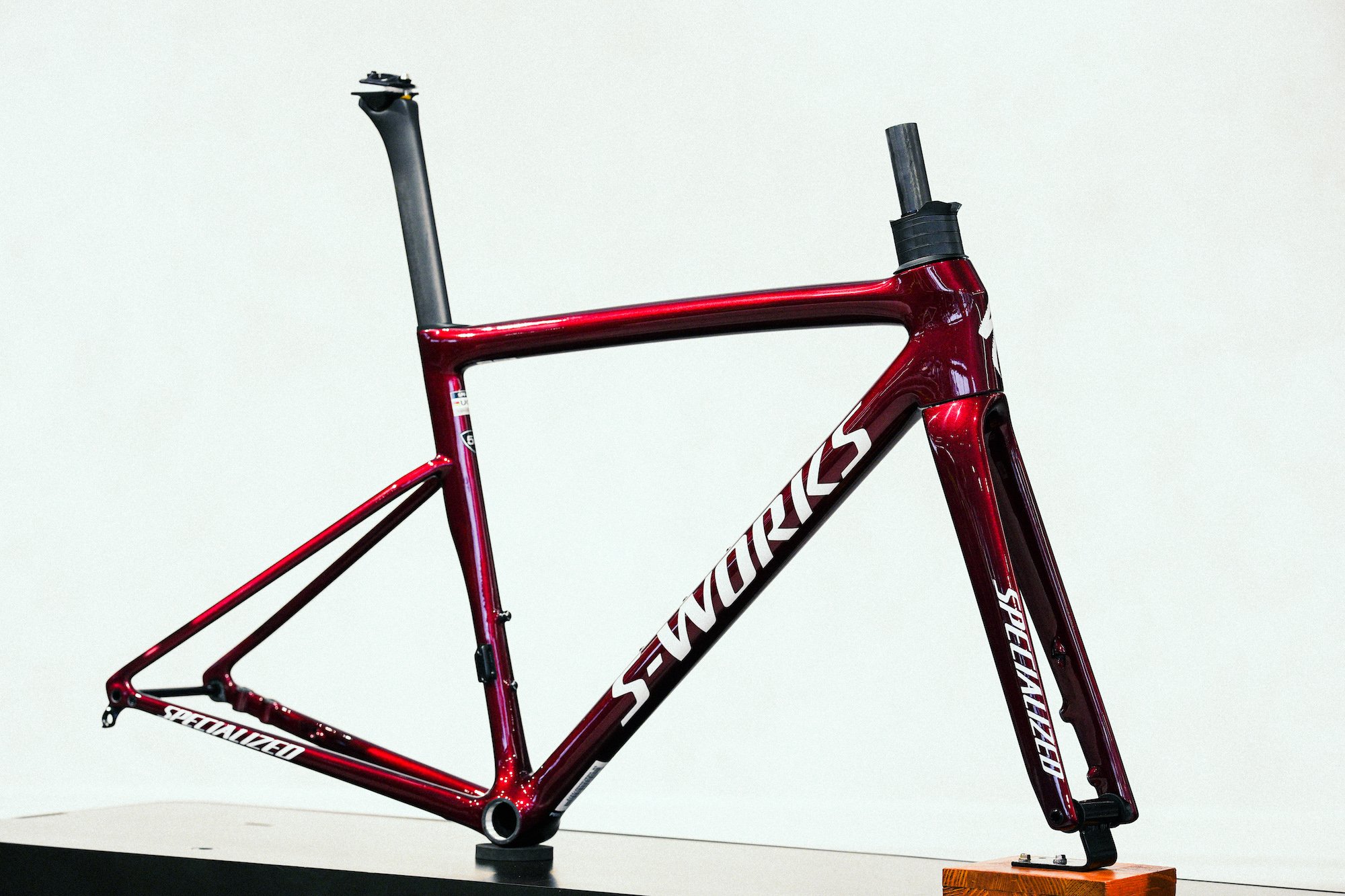 メーカー完売のS-WORKS TARMAC SL8 グロスレッドスカイカラー(52サイズ