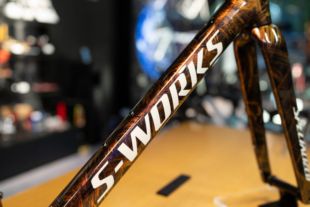 大人気2025年新色のS-Works Roubaix フレームセットをご紹介