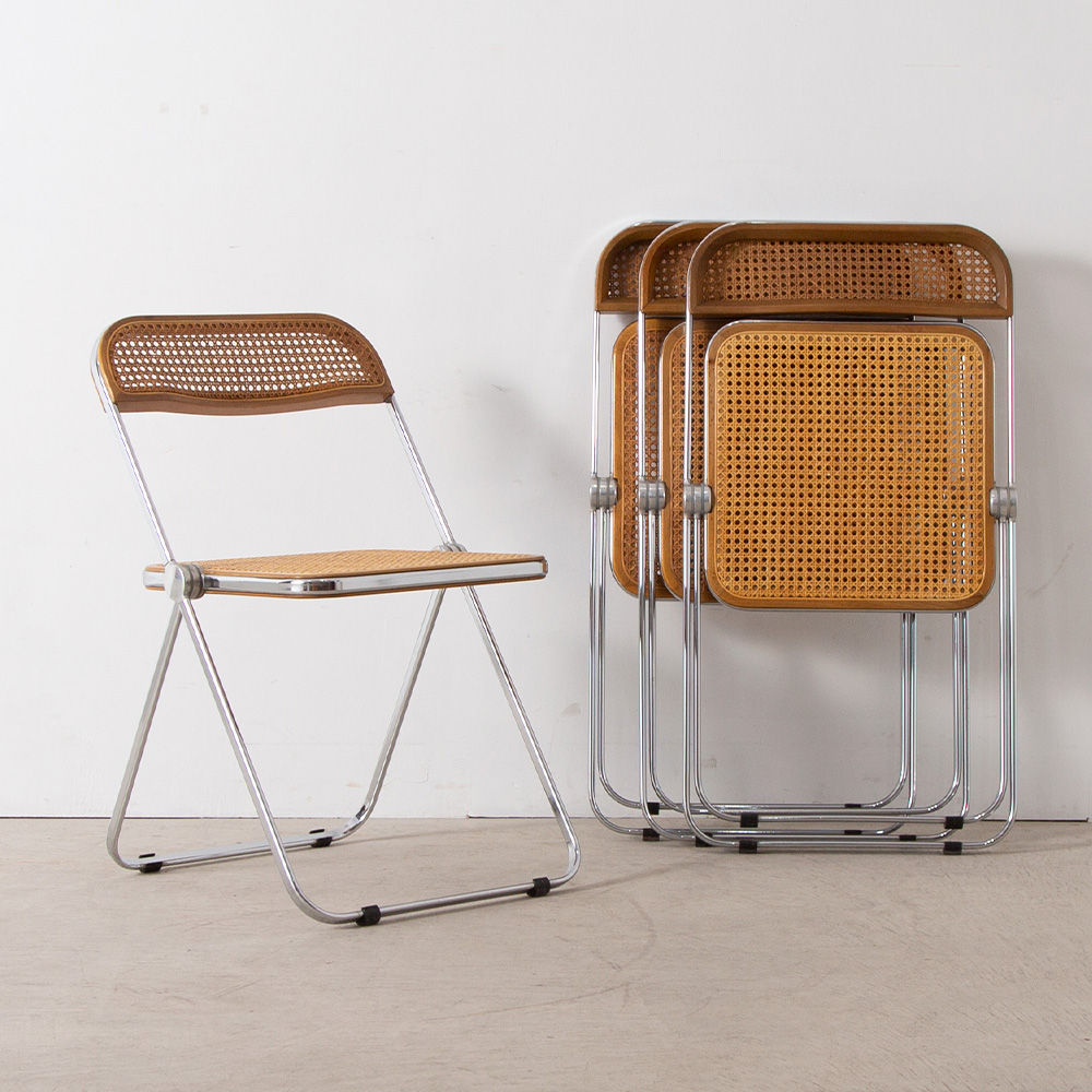 stoop | Plia Chair by Giancarlo Piretti for ANONIMA CASTELLI in