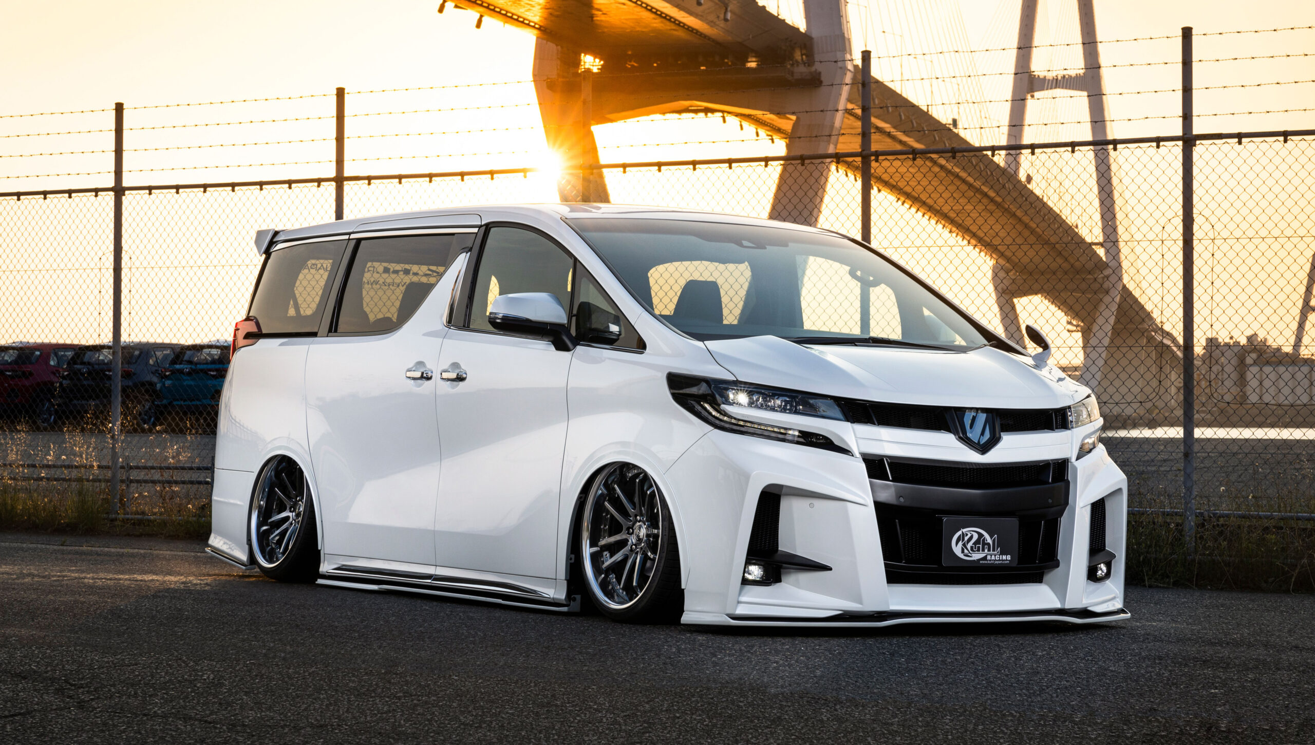 30アルファードコンプリートカー&エアロパーツ | KUHL(クール)