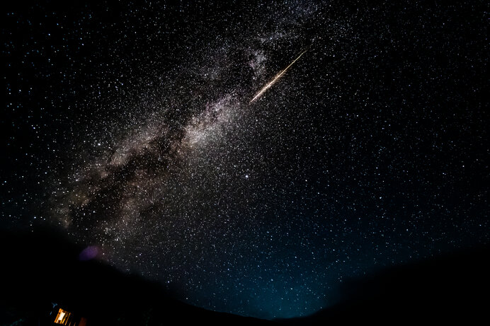 8月12日ペルセウス座流星群が極大！流れ星を見るコツは？(季節