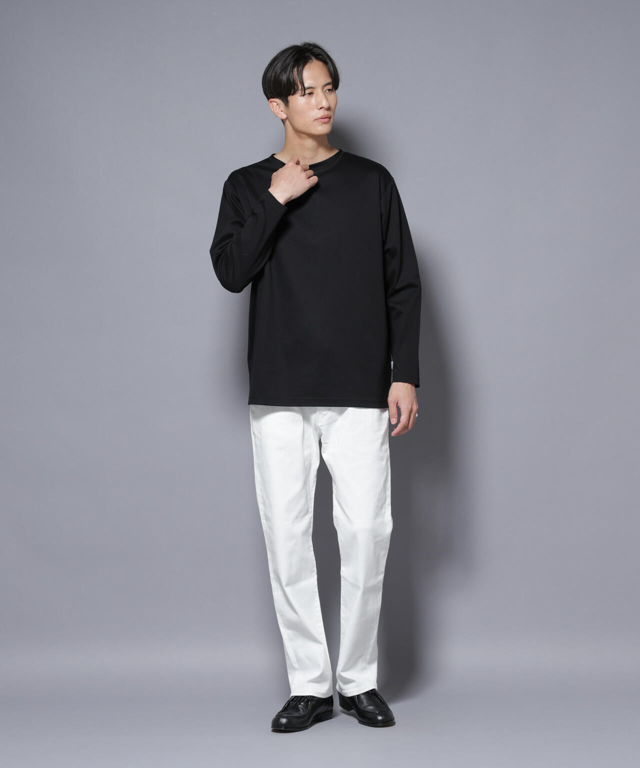 NJ/CLUB｣モクロディ ボートネック サイドスリットTシャツ