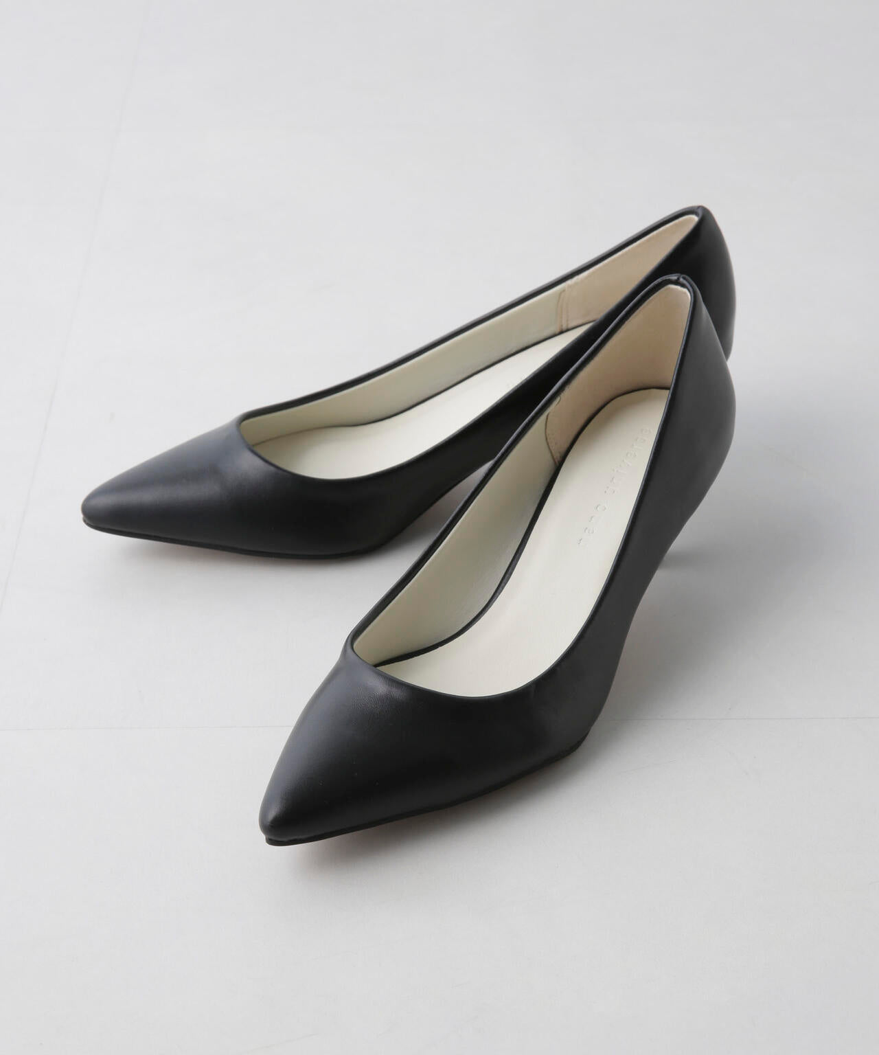 ポインテッドトゥ パンプス