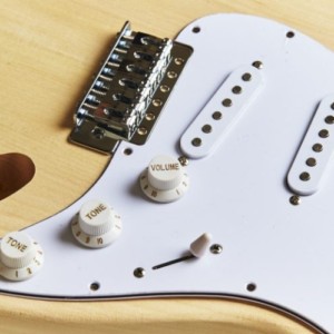 売切中】ストラトキャスター TYPE DIYキットラージヘッド 16,500円