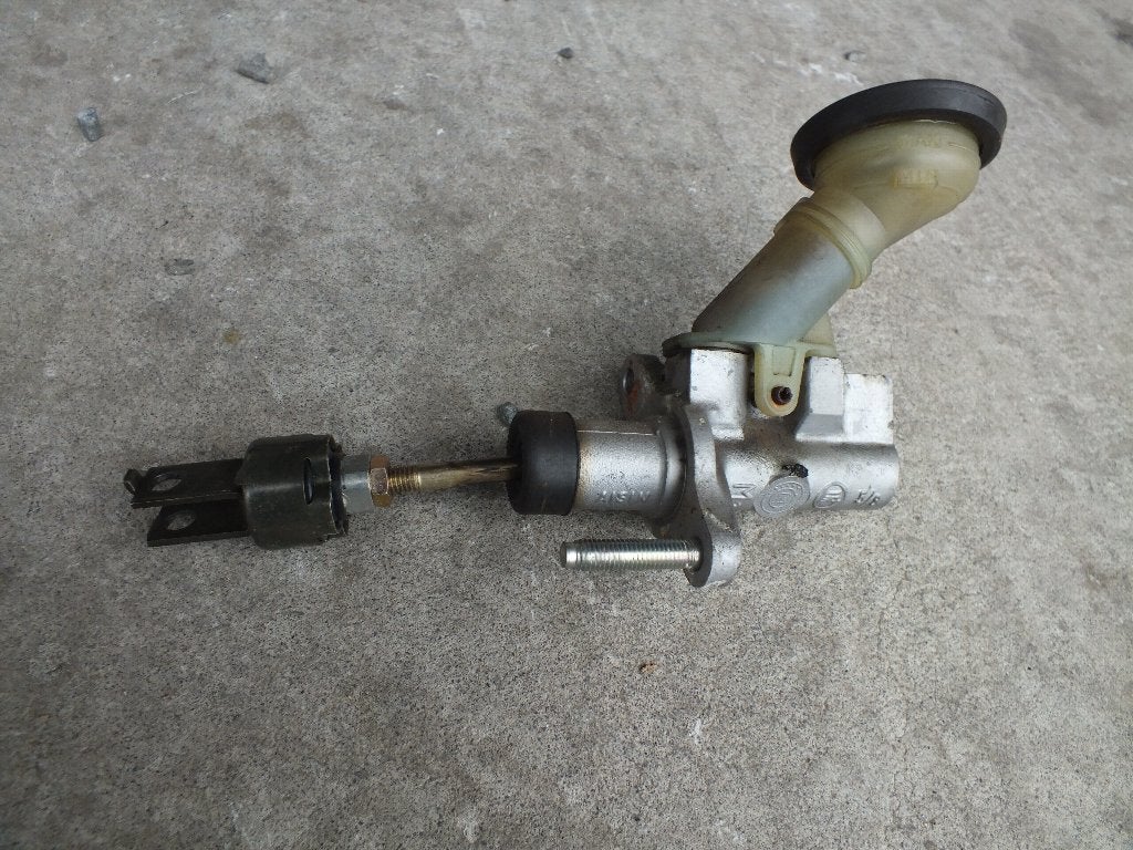78プラド（LJ78G）のクラッチマスターシリンダーのオーバーホール
