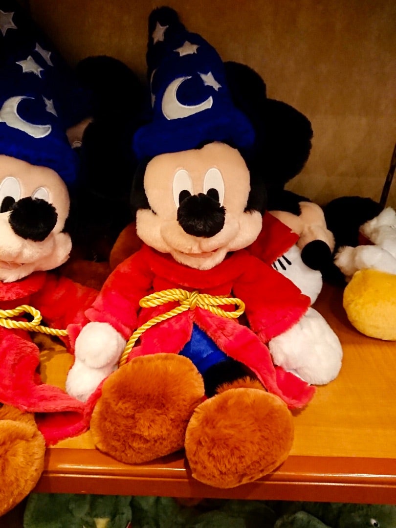 魔法使いの弟子姿！ファンタジアミッキーのぬいぐるみ新発売！ | 東京