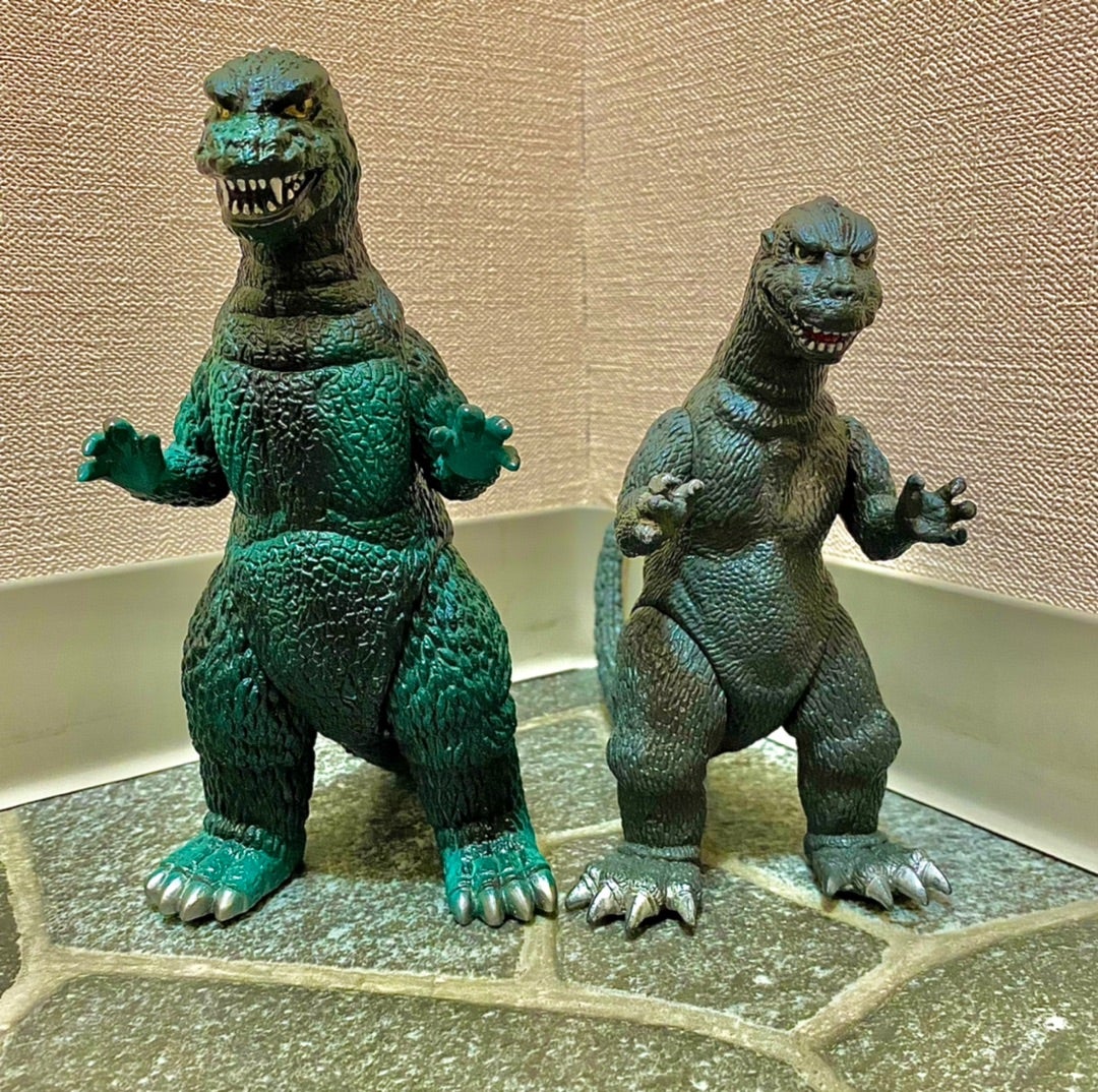 84年版ゴジラのソフビ〜バンダイ製とマーミット製の比較 | 怪獣玩具と