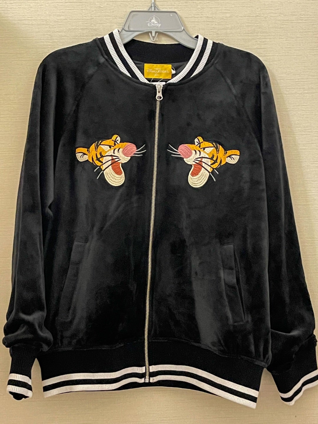 心待ちにしていたTDRティガーのスカジャン | Hatama Official Blog