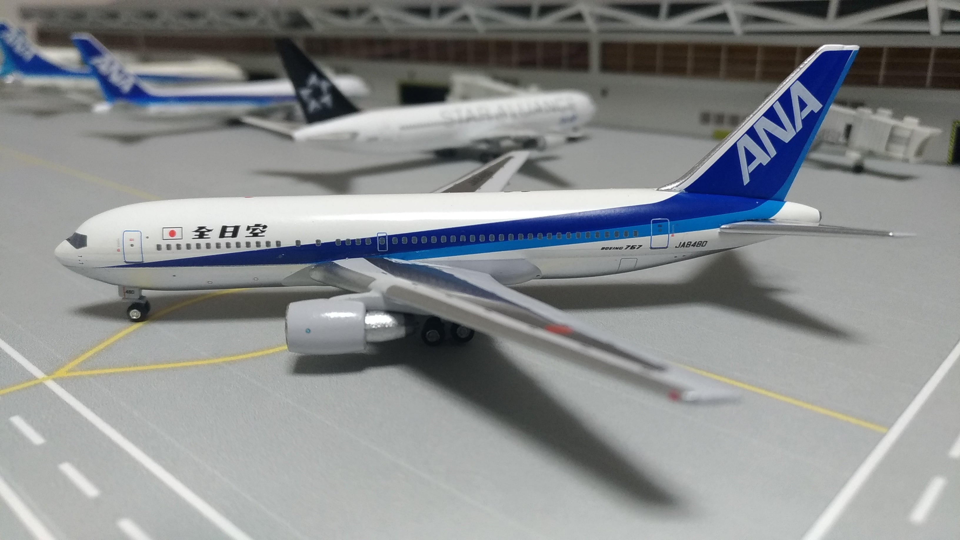 Aeroclassics ANA B767-281 JA8480 | 1/400旅客機モデルの世界