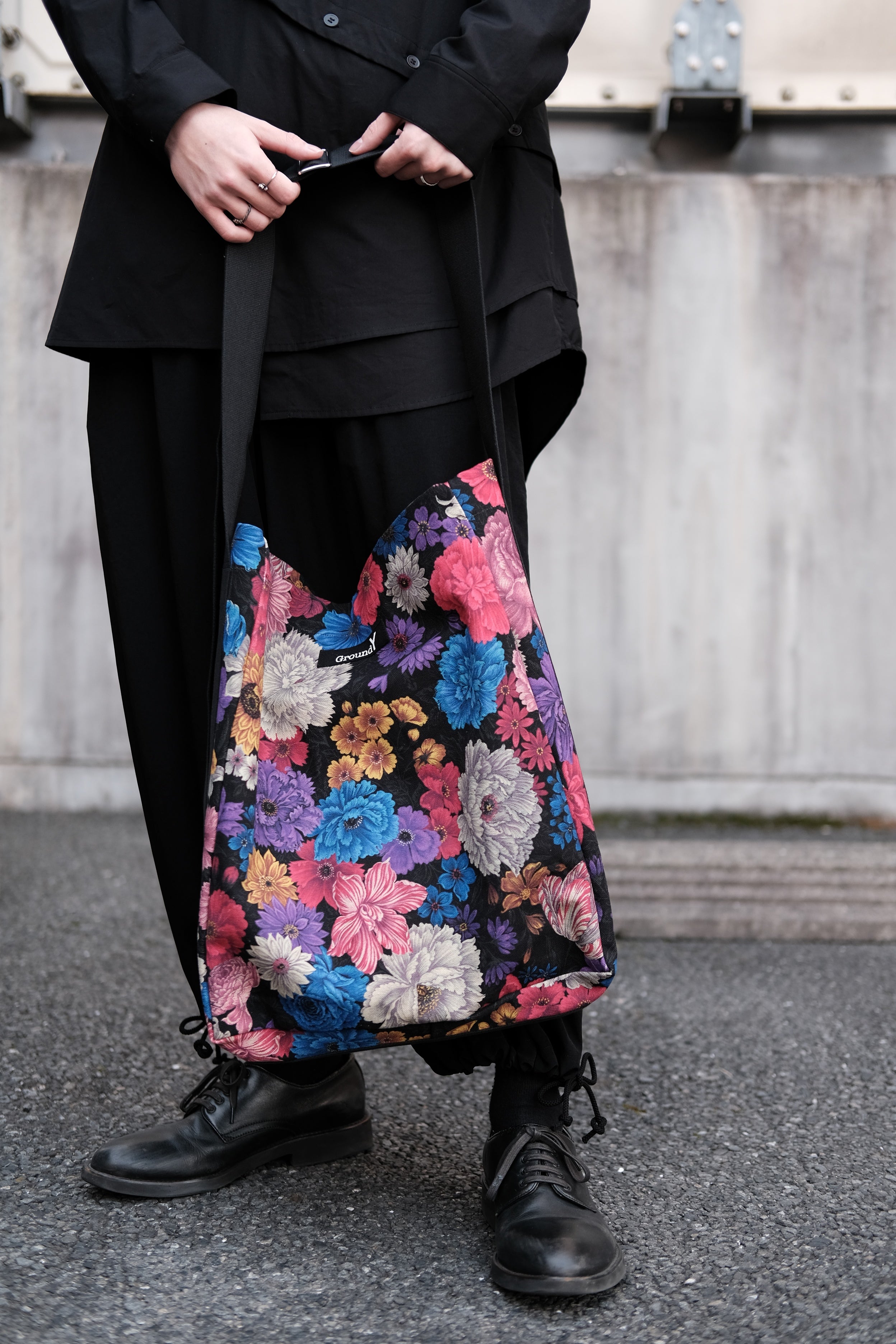 Ground Y [グラウンドワイ] メインビジュアルのフラワー柄をプリント