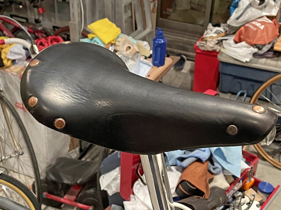 ブルックスとは違うイデアル革サドルの魅力 | CICLI LA BELLEZZAのブログ