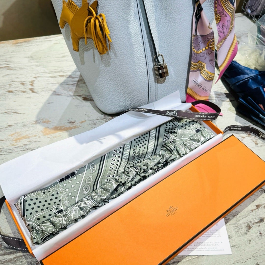 エルメス フリフリエプロンドールのツイリー、買ってよかった