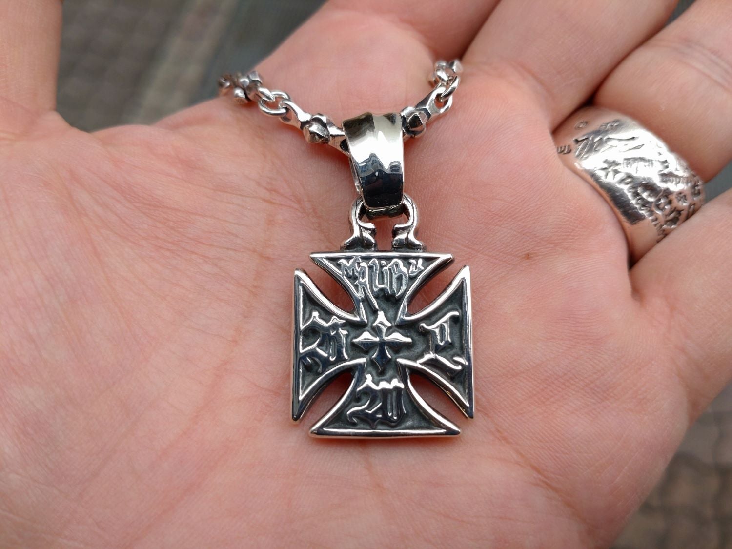 BWL/20th Anniversary Pendant & Small Cross Chain | BILL WALL