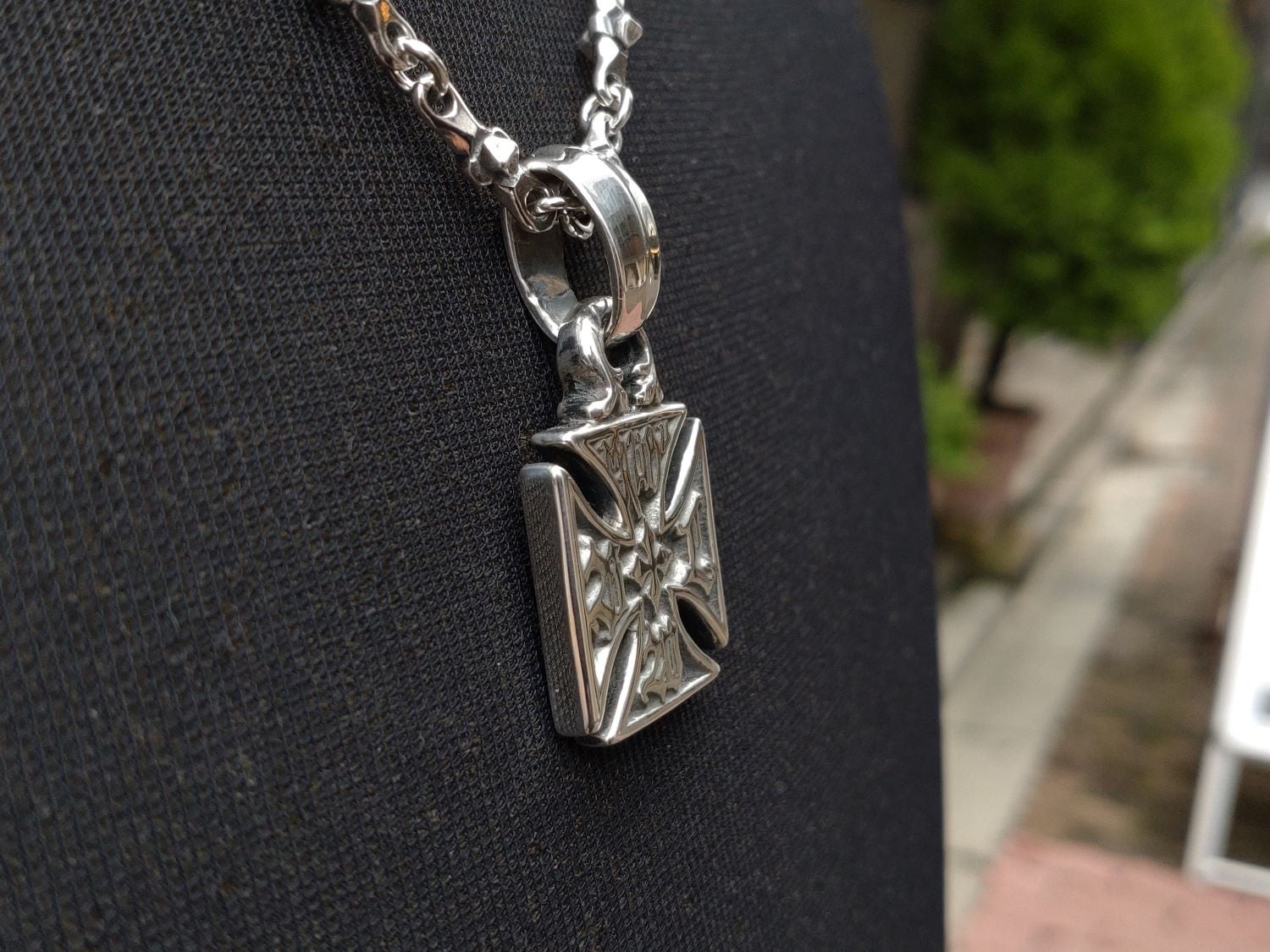 BWL/20th Anniversary Pendant & Small Cross Chain | BILL WALL