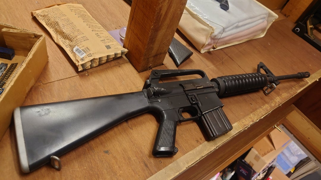 屋根裏部屋から出てきた謎のモデルガン AR15 SMG | amenyan001の