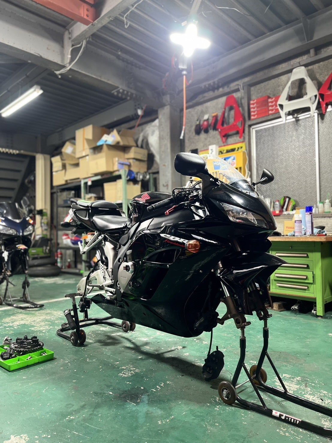 ☆ZX-10Rお引き取り / リード125タイヤ交換 / CBR1000RR納車整備