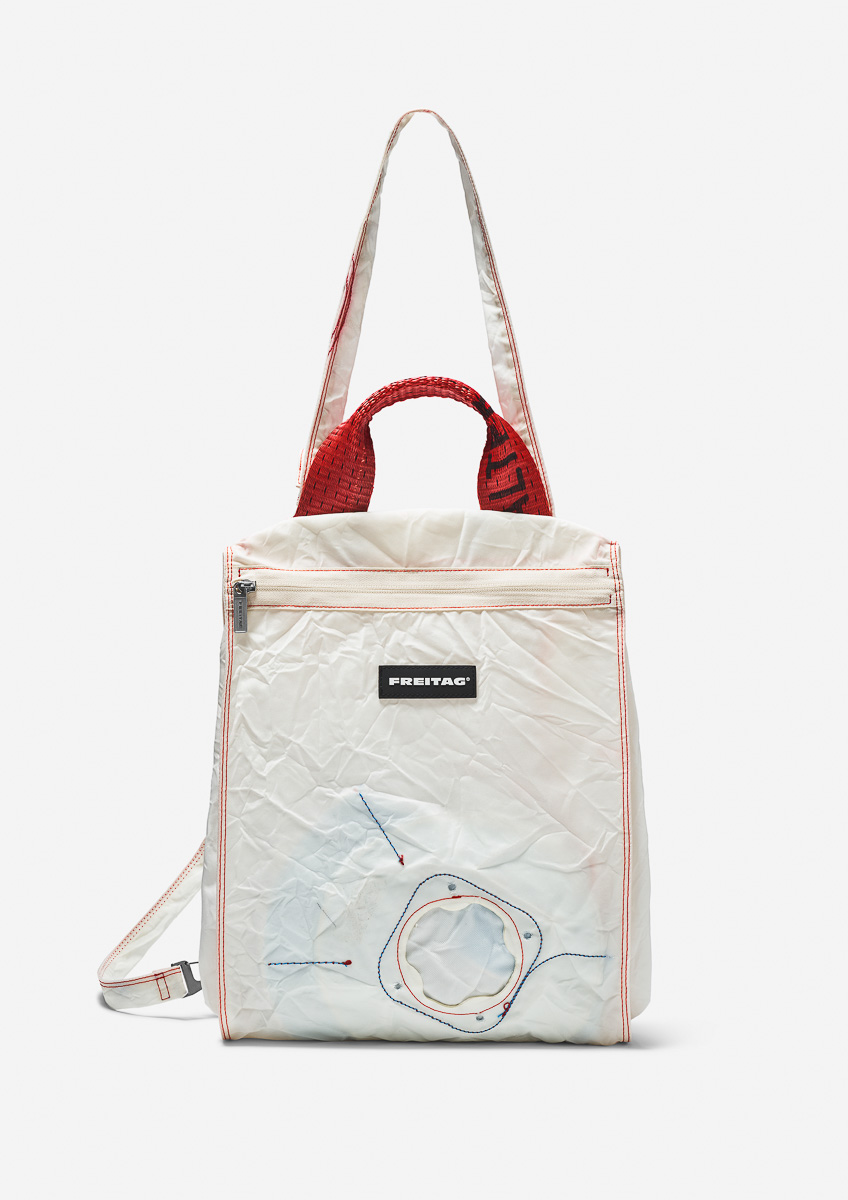 フライターグの新作は自動車のエアバッグを再利用した軽くて丈夫な