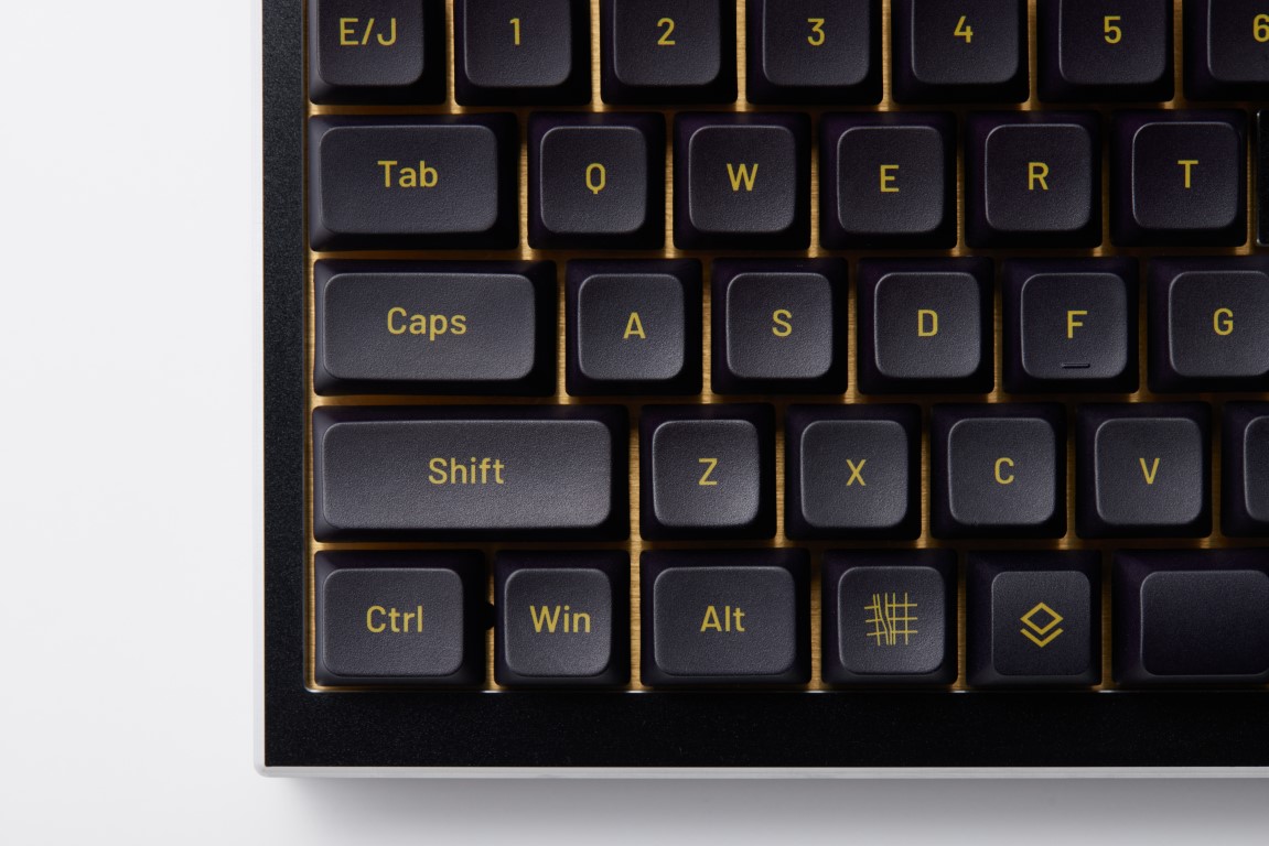 JIS配列で慣れやすく、完全ワイヤレスでデスク上もすっきり。スマート