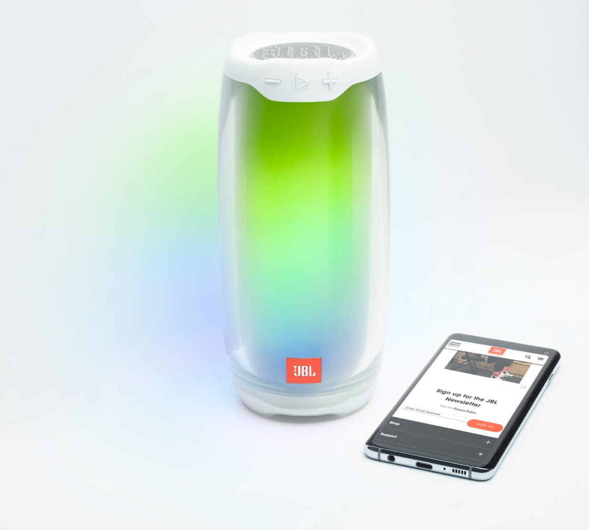 ボディ全体が光る気分アゲアゲなJBLの防水スピーカー | GoodsPress Web