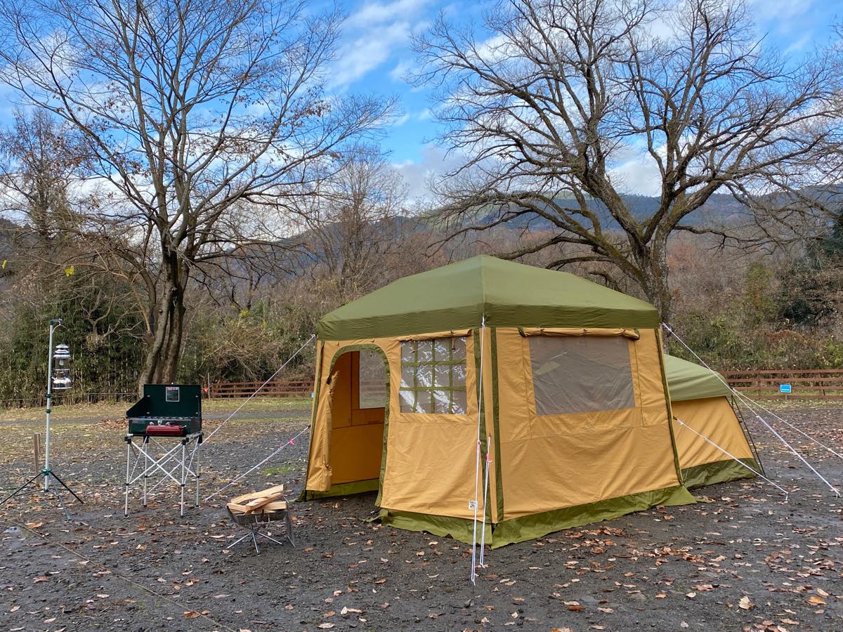 このテント、設営が簡単すぎる！「ペポクイックキャビン」は雰囲気満点